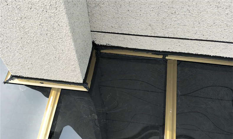 雨棚與墻體之間怎樣安裝避免漏水？